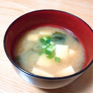 豆腐とわかめの味噌汁